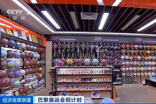亚洲杯官推晒中国队抵达多哈视频，国脚与吉祥物互动